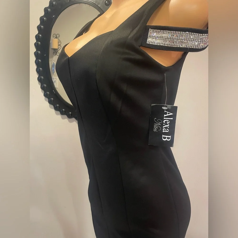 NWT BLACK DRESS WITH OPEN SHOULDERS AND SILVER BRIGHT STRAPS SIZE 8 (21) - Picture 3 of 7